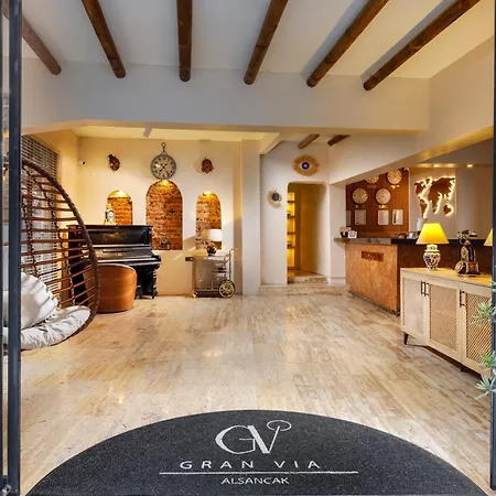 Gran Via Alsancak Hotell 5*