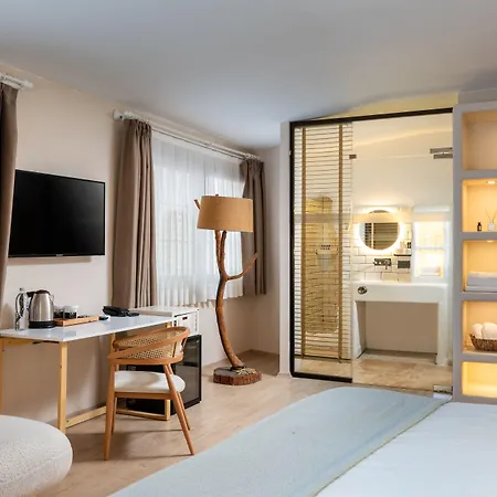 Gran Via Alsancak Otel 5*