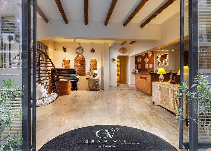 Gran Via Alsancak Hotel 5*